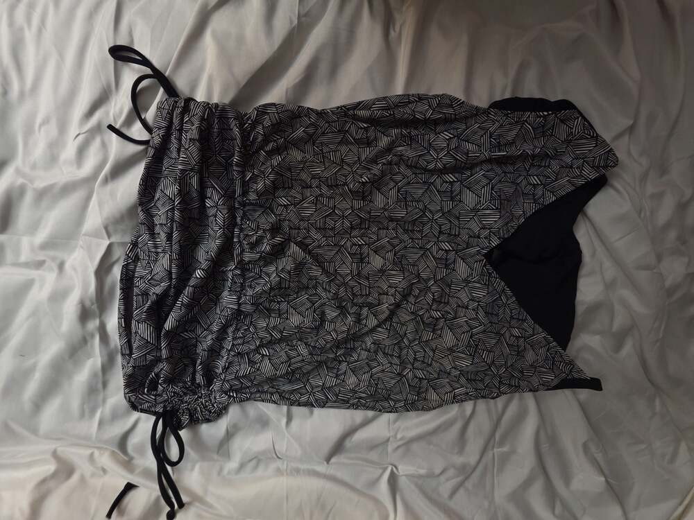 Athleta Laguna Side Scrunch Tankini Top Black White Geometric 38 D/DD